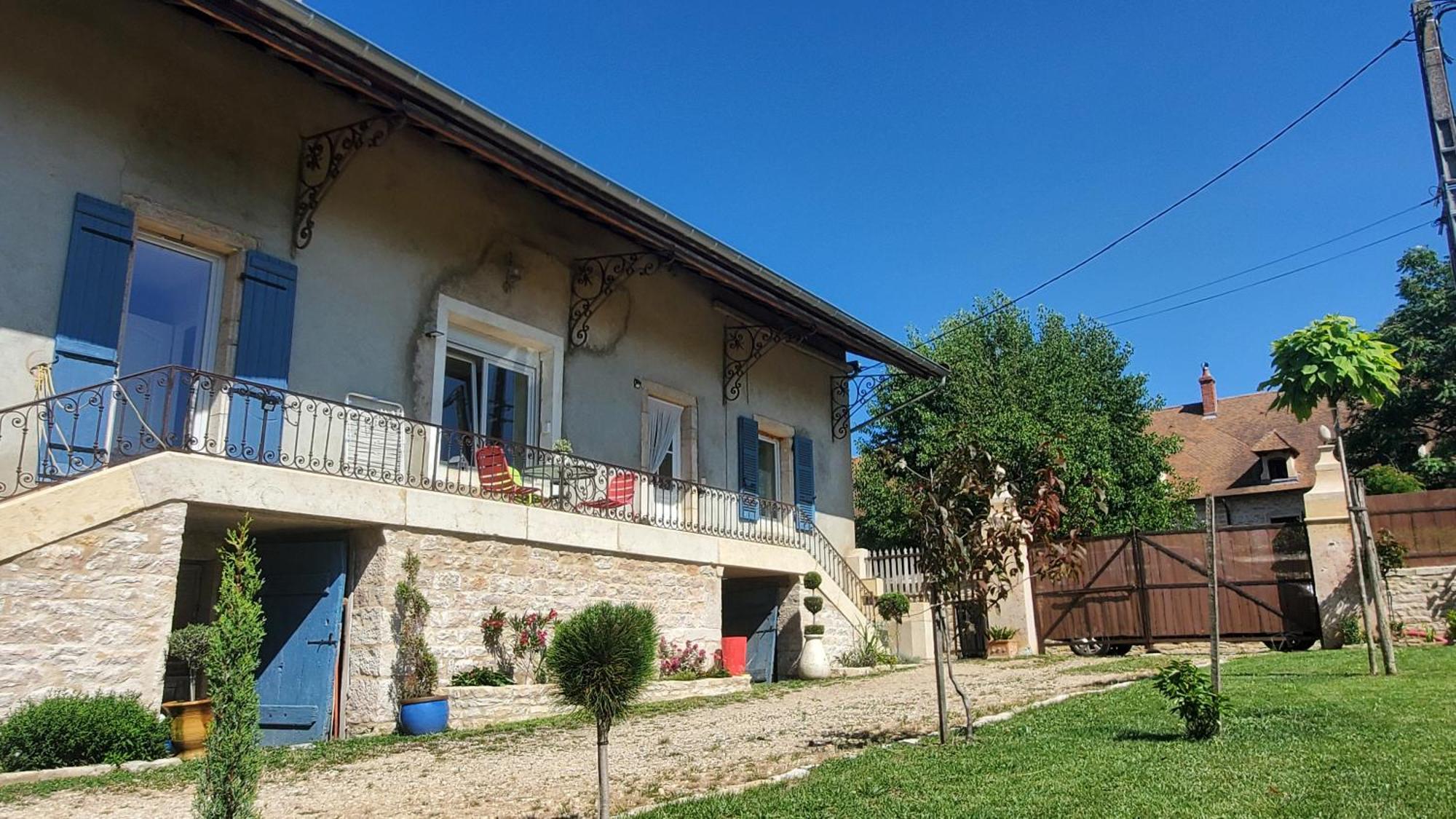 Les Fontaines Villa Laives Exterior photo